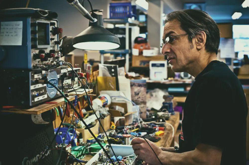 Mike Soldano u pracovního stolu. Foto: Amazona.de, rozhovor z roku 2021