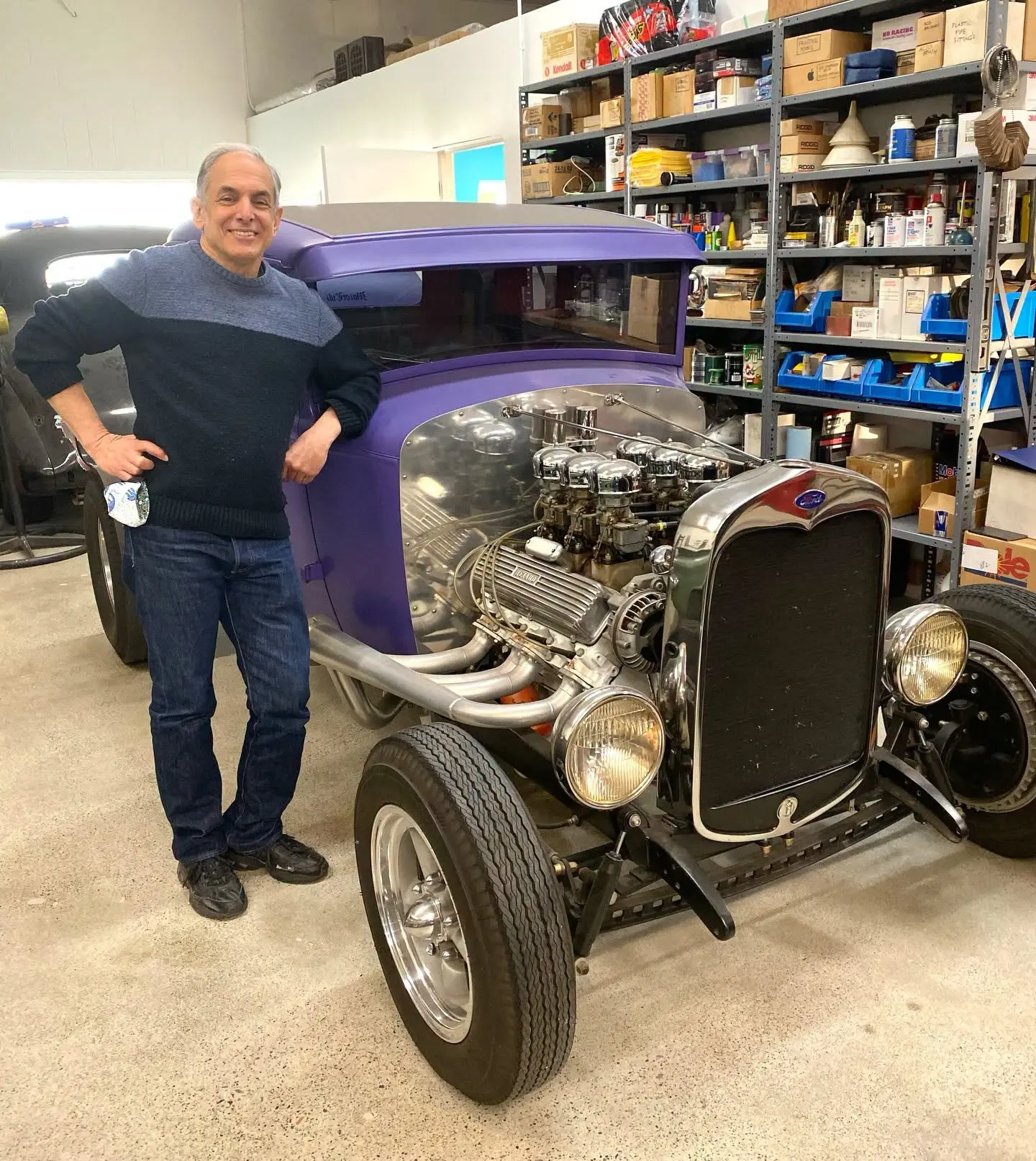 Mike Soldano u hot rodu Ford